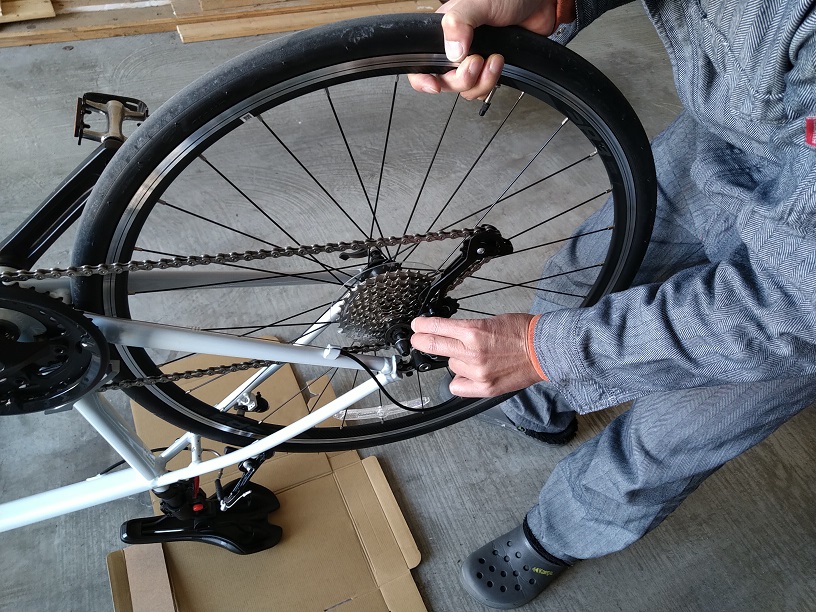 【完全版】自転車の前輪と後輪の外し方、取り付け方　後輪取り付け