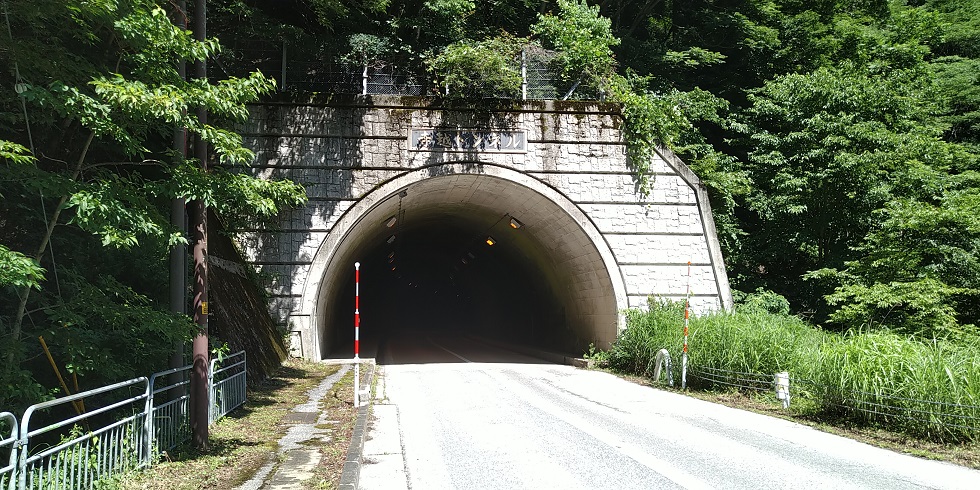 滋賀県 奥伊吹スキー場へヒルクライム 姉川ダムは激坂だった　トンネル１