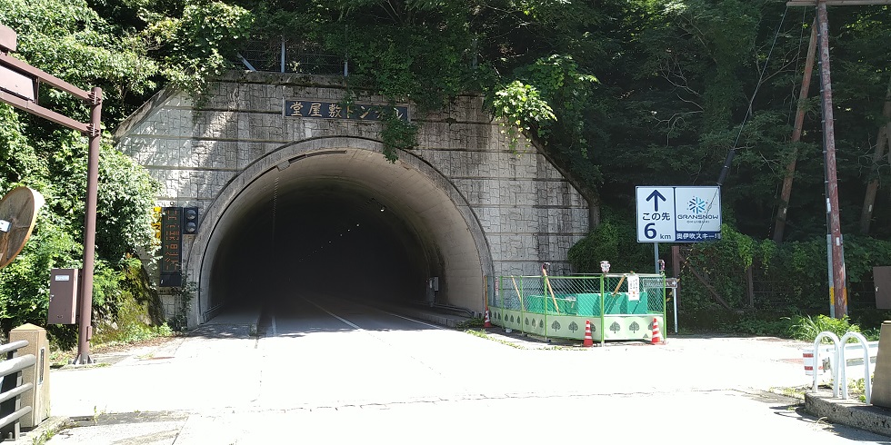 滋賀県 奥伊吹スキー場へヒルクライム 姉川ダムは激坂だった　トンネル２