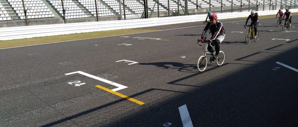 【参戦記】2022鈴鹿８Hエンデューロ 4時間ロード/チームにクロスバイクで　小径車
