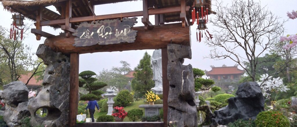 【ベトナム観光】ベトナム人に人気の観光スポットはお寺だった！