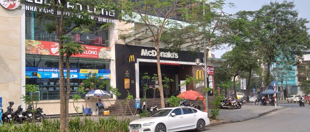 【ベトナム生活】ハノイのマクドナルド ビッグマックをカスタマイズ　マクドナルド　外観