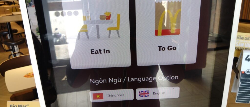 【ベトナム生活】ハノイのマクドナルド ビッグマックをカスタマイズ　食べる場所と言語選択