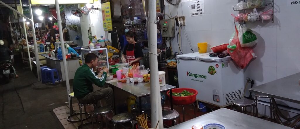 【ベトナム】ハノイ観光の穴場！学生市場でショッピング　ブン屋さん