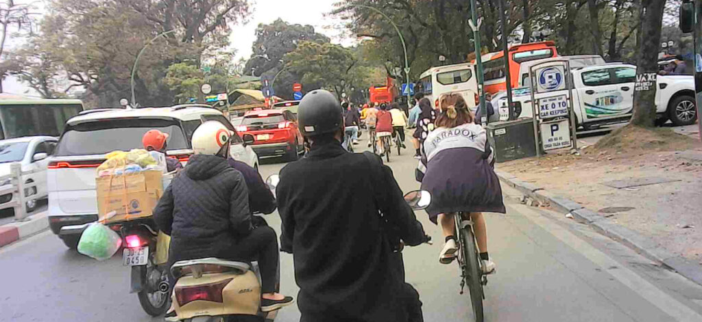 【ベトナム】ハノイでサイクリング 人気のコースは西湖一周　チャンクオック寺周辺