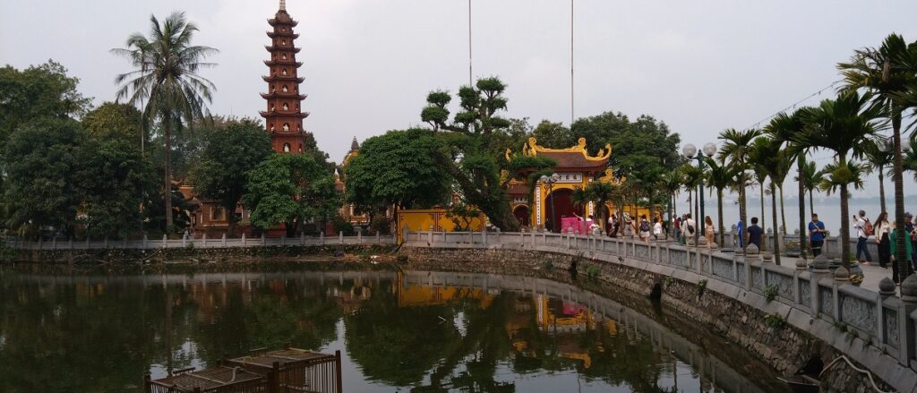 【ベトナム】ハノイでサイクリング 人気のコースは西湖一周　チャンクオック寺