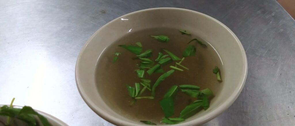 【ベトナムローカルグルメ】ハノイでうなぎ春雨を食べる　スープ