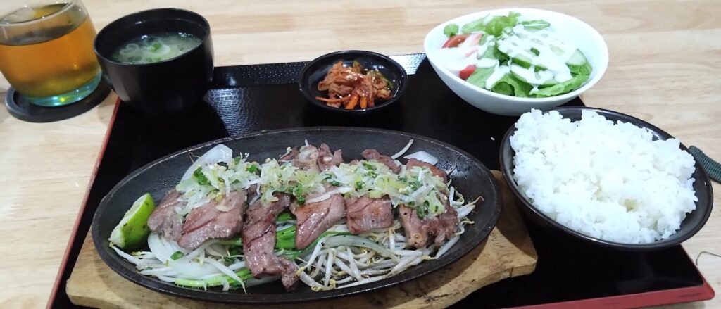 【安い日本食】ハノイのおすすめ定食屋 あさくさ ランチにぴったり　厚切り牛タン定食