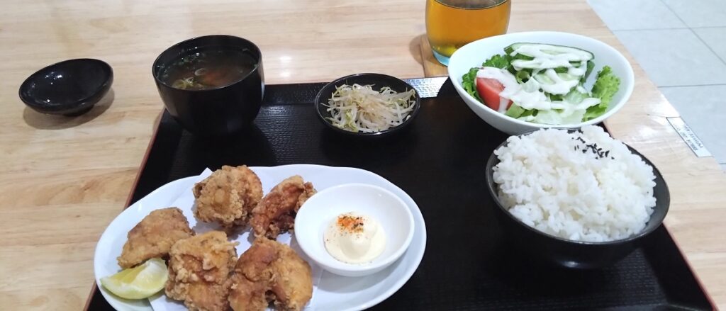 【安い日本食】ハノイのおすすめ定食屋 あさくさ ランチにぴったり　唐揚げ定食