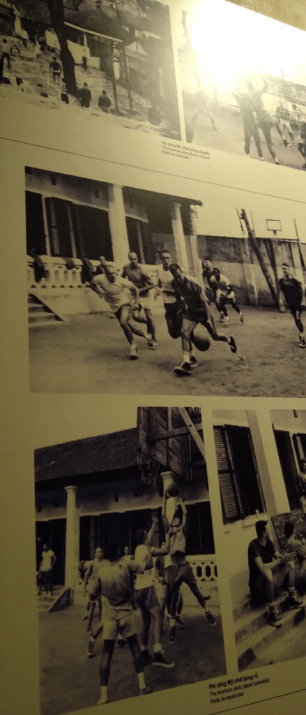 【ハノイ観光】ホアロー刑務所 日本語音声の解説付きで大満足　スポーツを楽しむアメリカ人捕虜