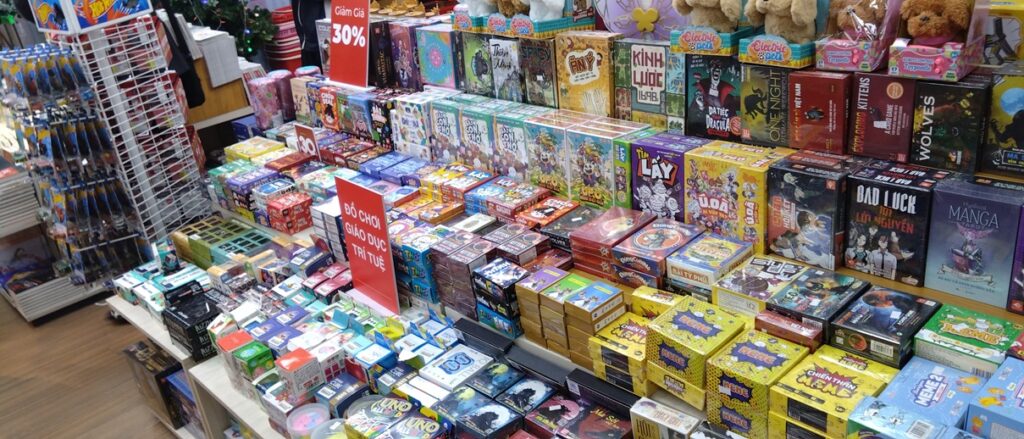【ハノイ観光】日本語の本が買える本屋さん お土産にも おすすめ　パズル、ゲームなど