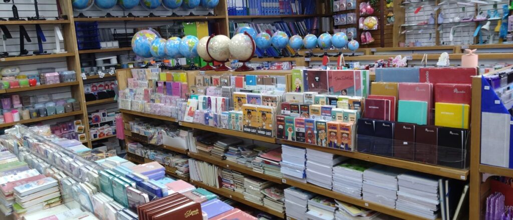 【ハノイ観光】日本語の本が買える本屋さん お土産にも おすすめ　文房具