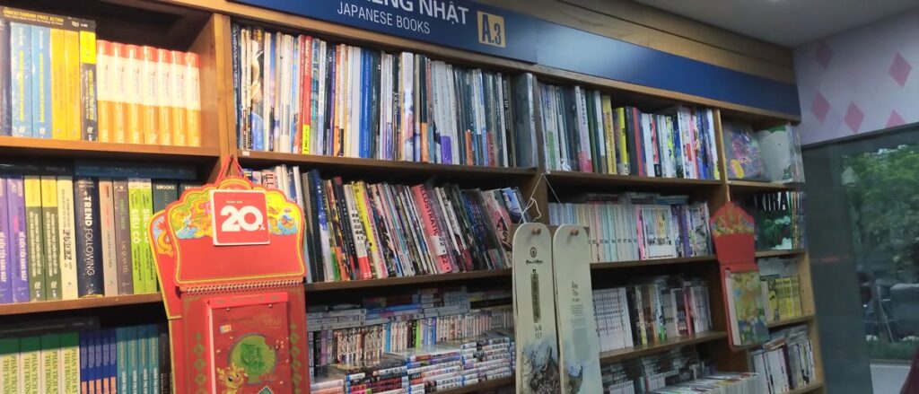 【ハノイ観光】日本語の本が買える本屋さん お土産にも おすすめ 日本の本コーナー