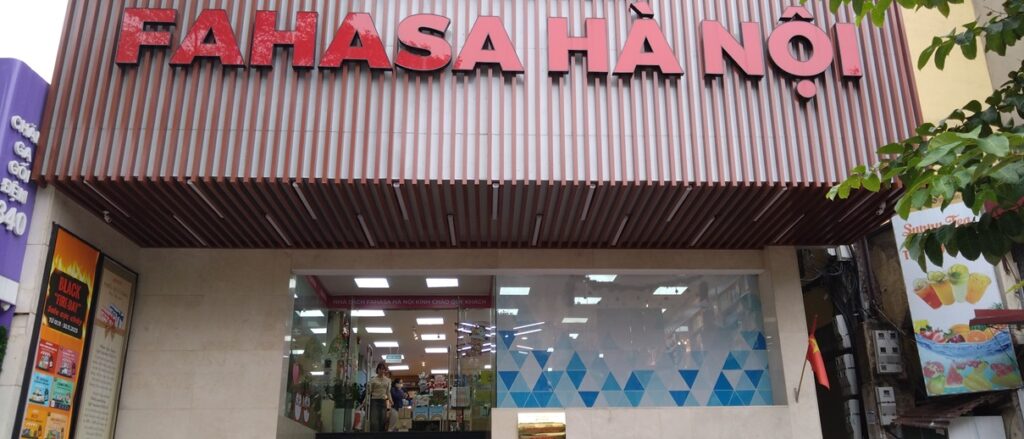 【ハノイ観光】日本語の本が買える本屋さん お土産にも おすすめ　FAHASA書店 HANOI