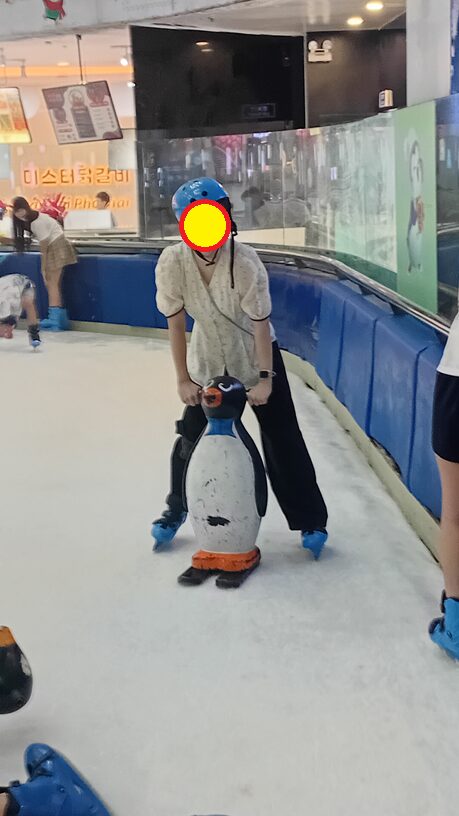 【ハノイ観光の穴場】夏でも楽しめるアイススケート