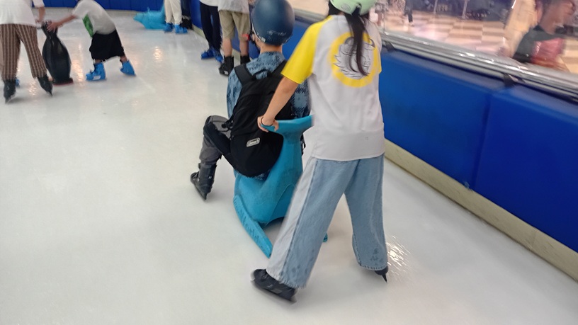 【ハノイ観光の穴場】夏でも楽しめるアイススケート